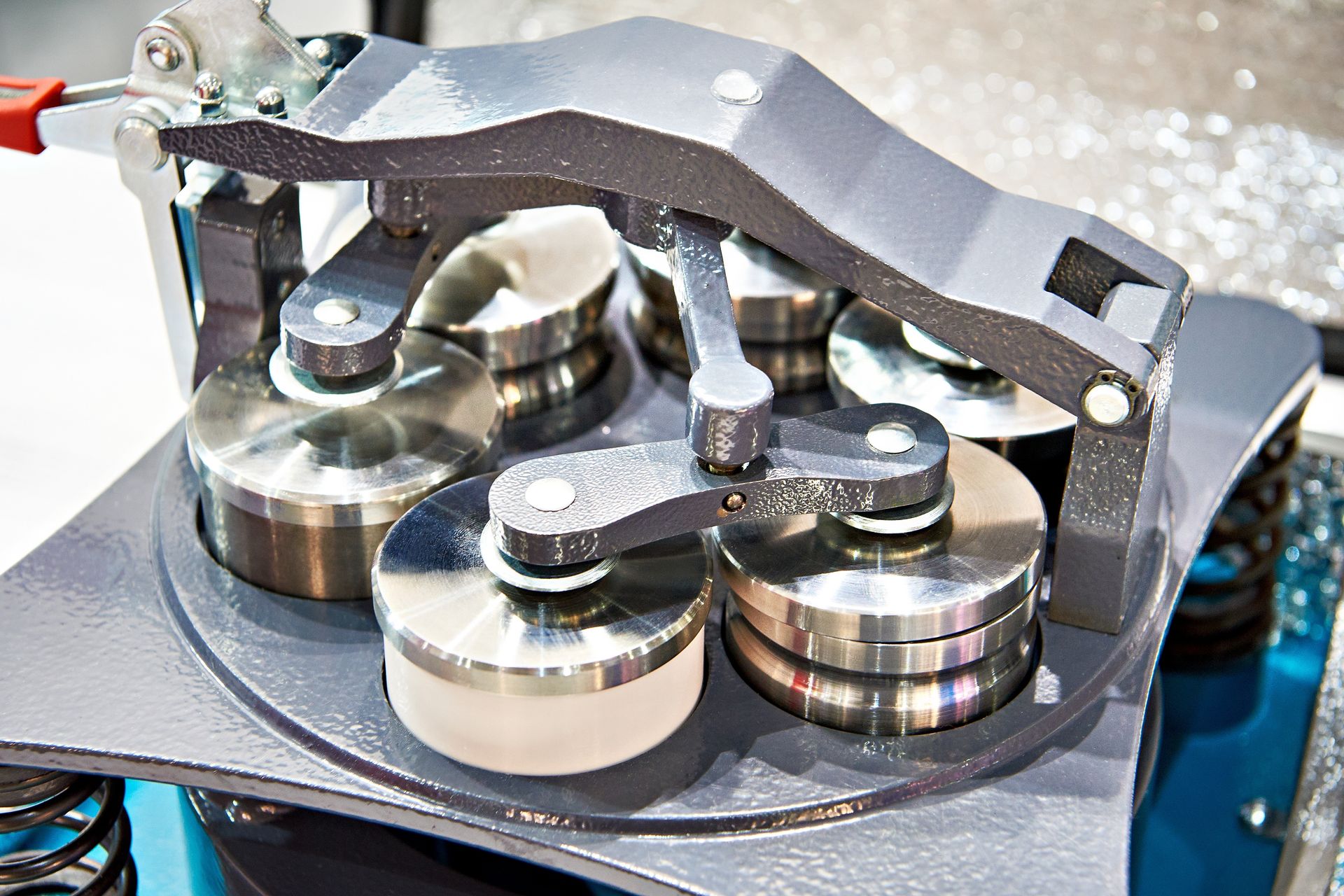The grinding jars being use in laboratory machine